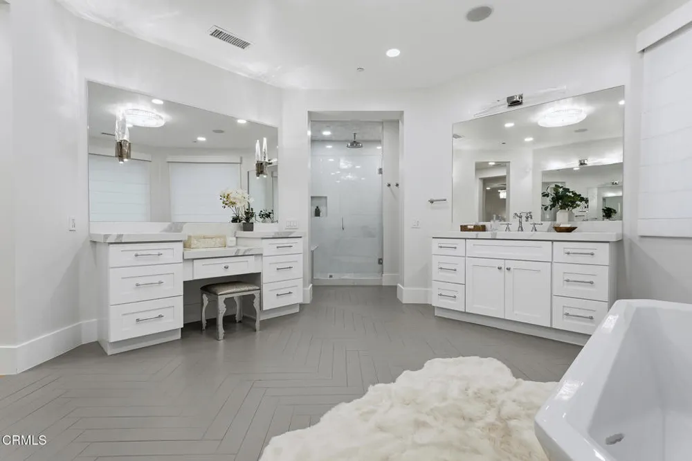 550 Unique Lane Simi Valley, CA 93065