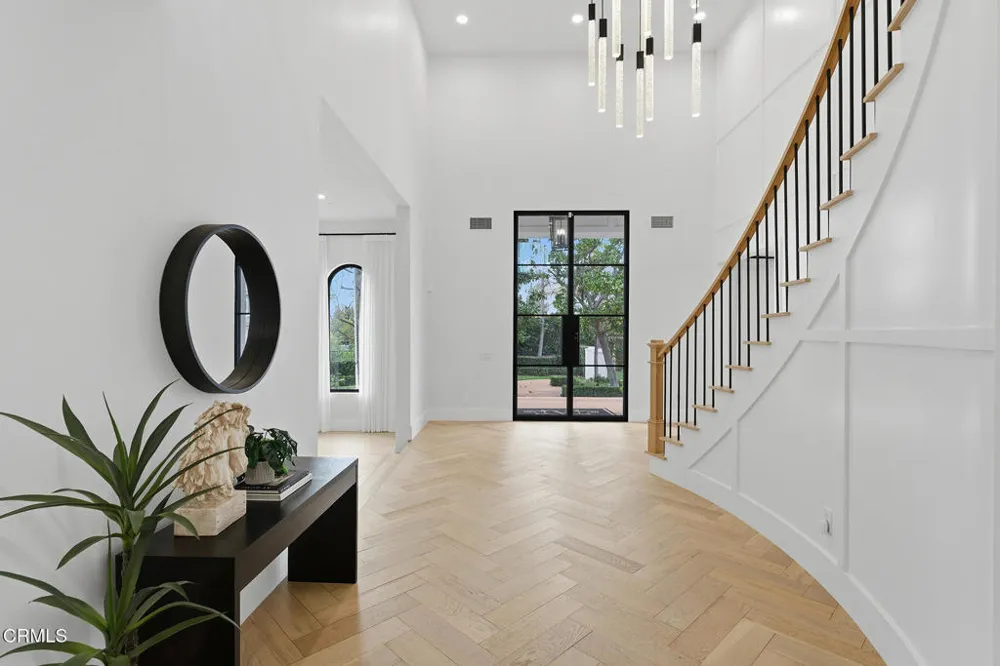 550 Unique Lane Simi Valley, CA 93065