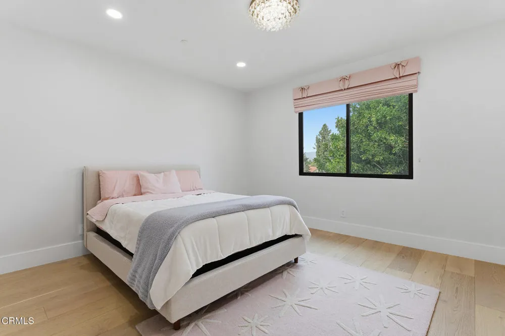 550 Unique Lane Simi Valley, CA 93065