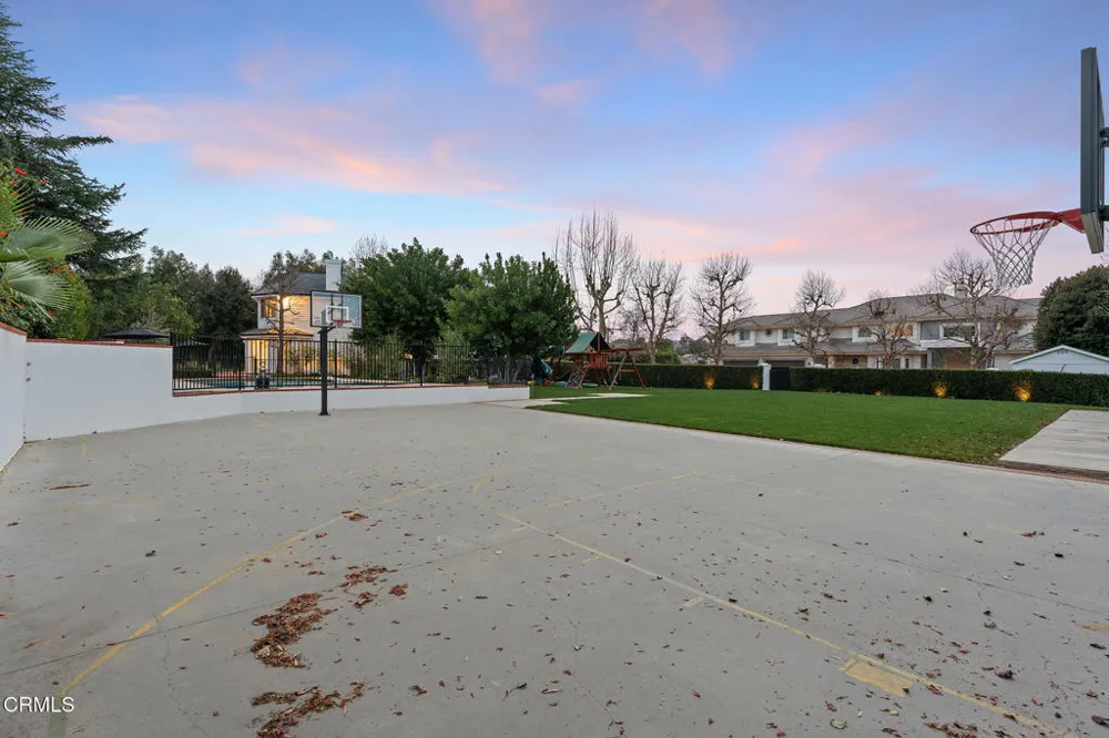 550 Unique Lane Simi Valley, CA 93065
