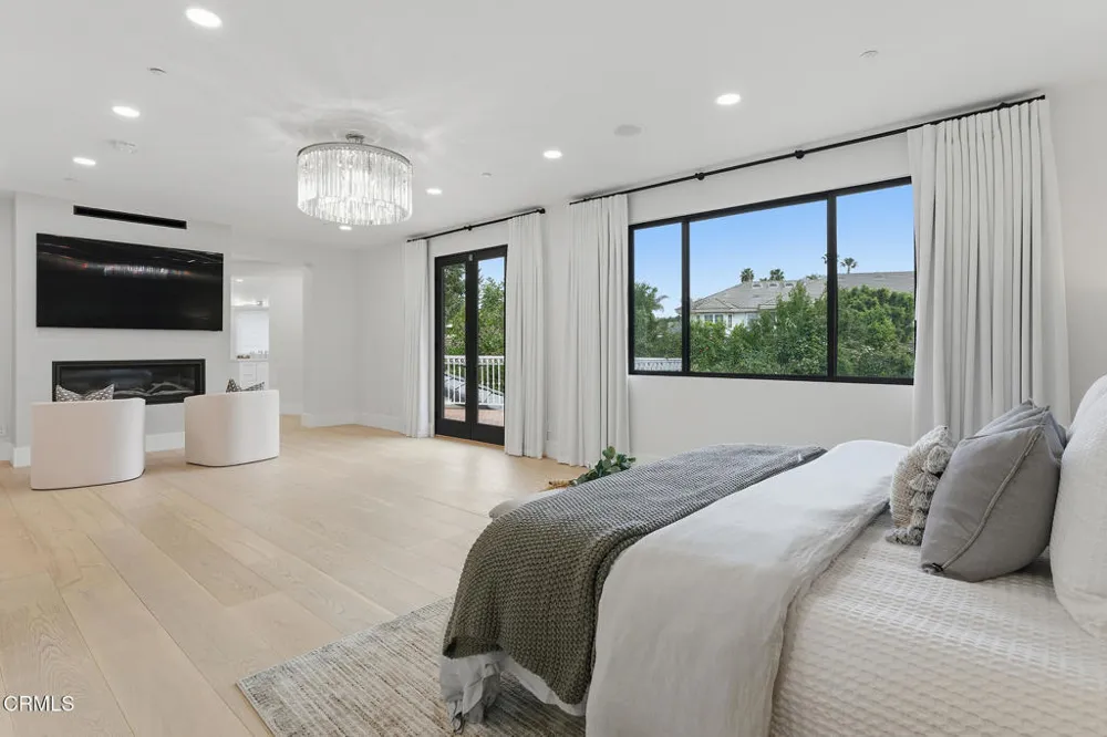 550 Unique Lane Simi Valley, CA 93065