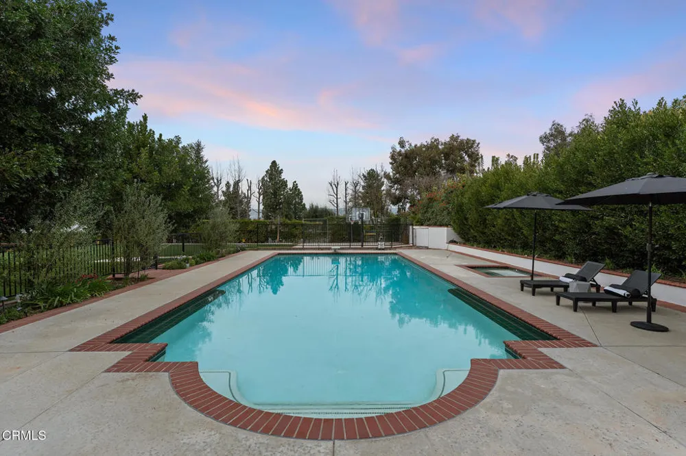 550 Unique Lane Simi Valley, CA 93065