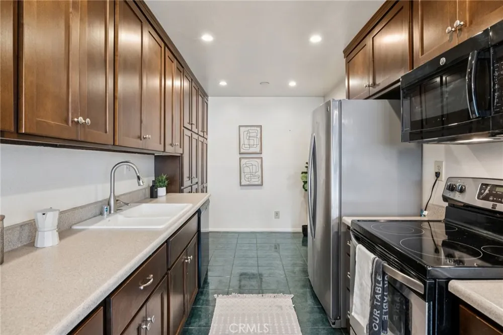 125 S Sierra Madre #215 Pasadena, CA 91107
