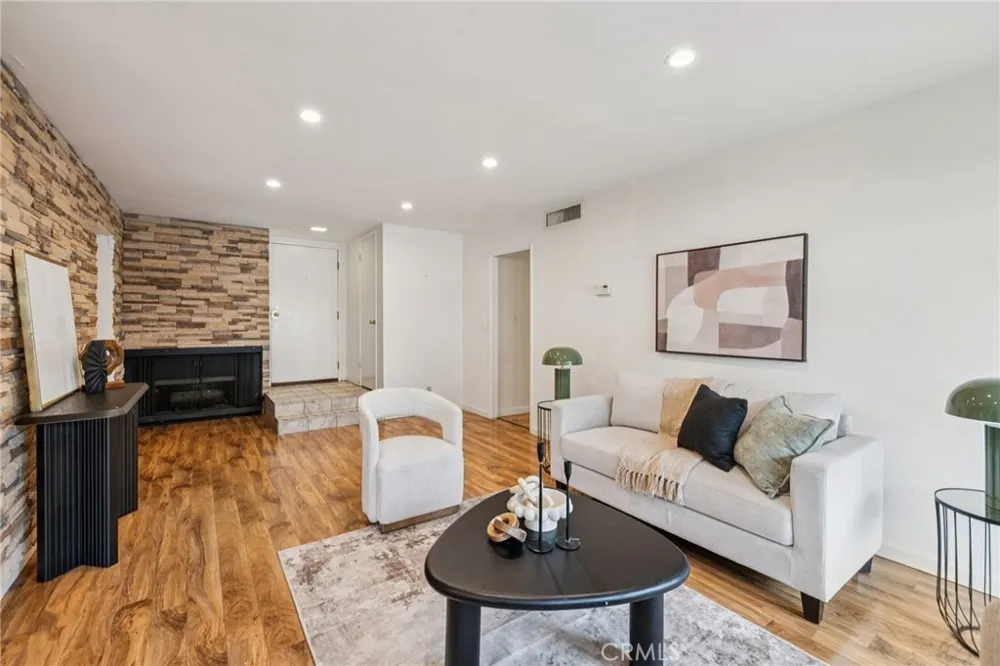 125 S Sierra Madre #215 Pasadena, CA 91107