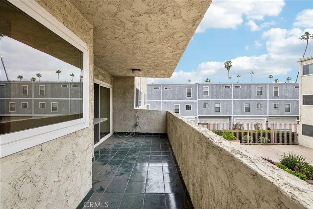 125 S Sierra Madre #215 Pasadena, CA 91107