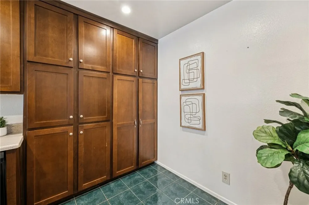 125 S Sierra Madre #215 Pasadena, CA 91107
