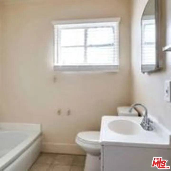 4063 ABOURNE ROAD #B Los Angeles, CA 90008