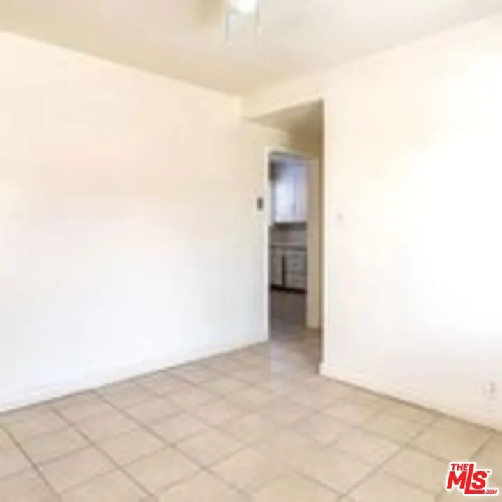 4063 ABOURNE ROAD #B Los Angeles, CA 90008