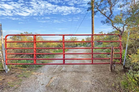 32805 Red Mountain