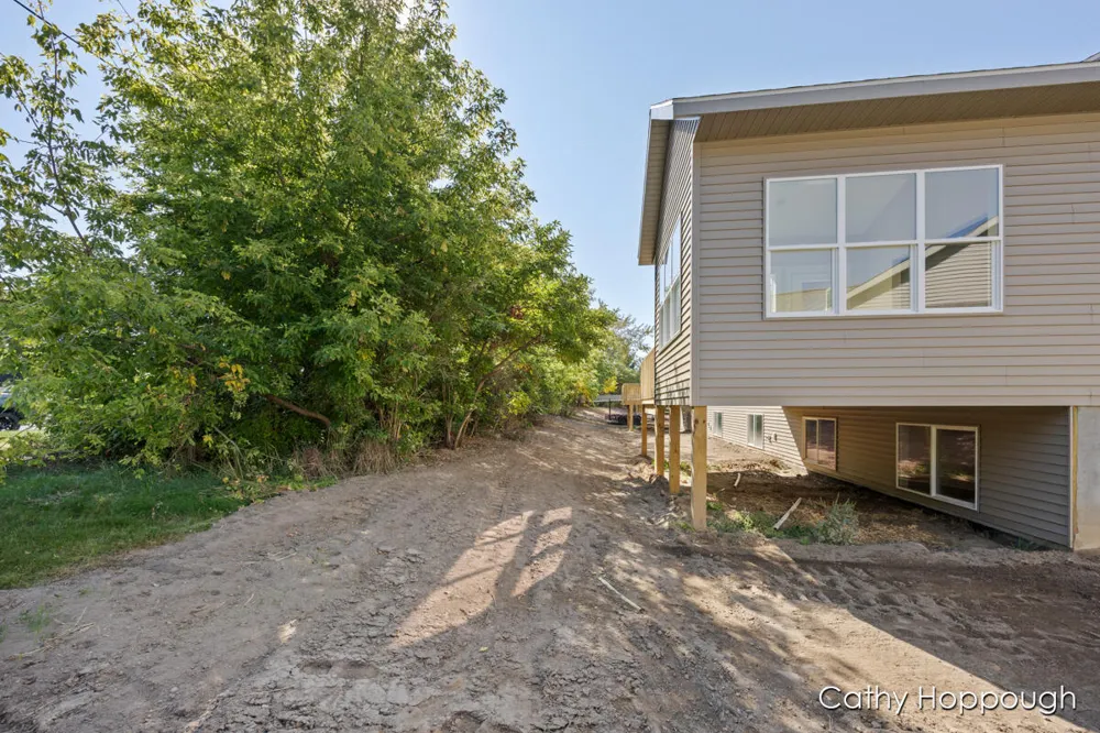 1976 Aspen Vly Lane Ionia City, MI 48846