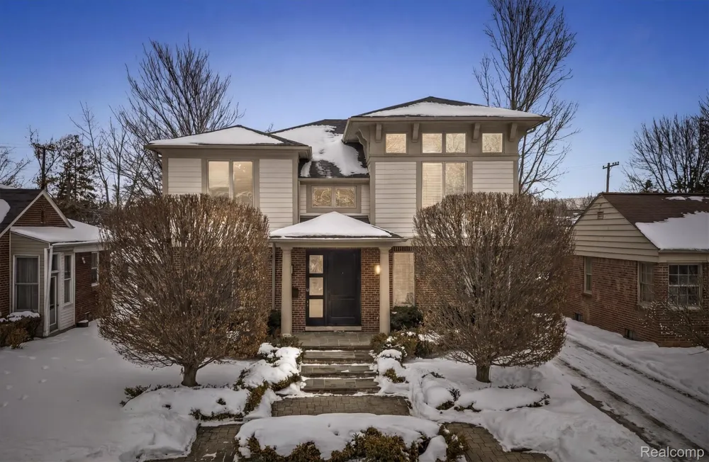 1585 Henrietta Street