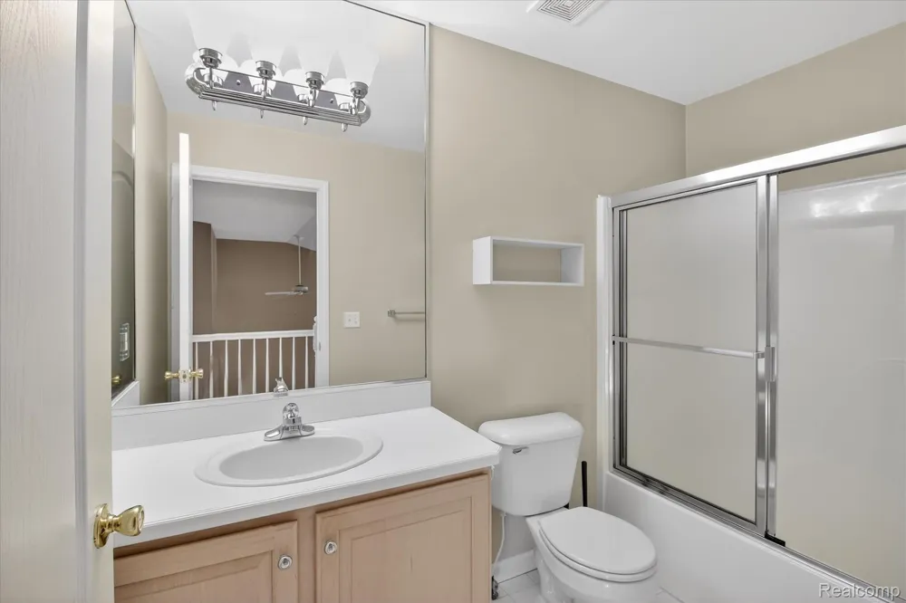 606 Shady Maple Drive Wixom City, MI 48393
