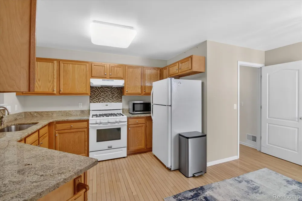 606 Shady Maple Drive Wixom City, MI 48393