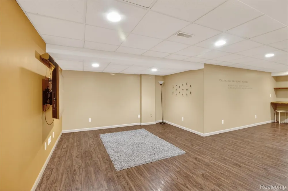 606 Shady Maple Drive Wixom City, MI 48393
