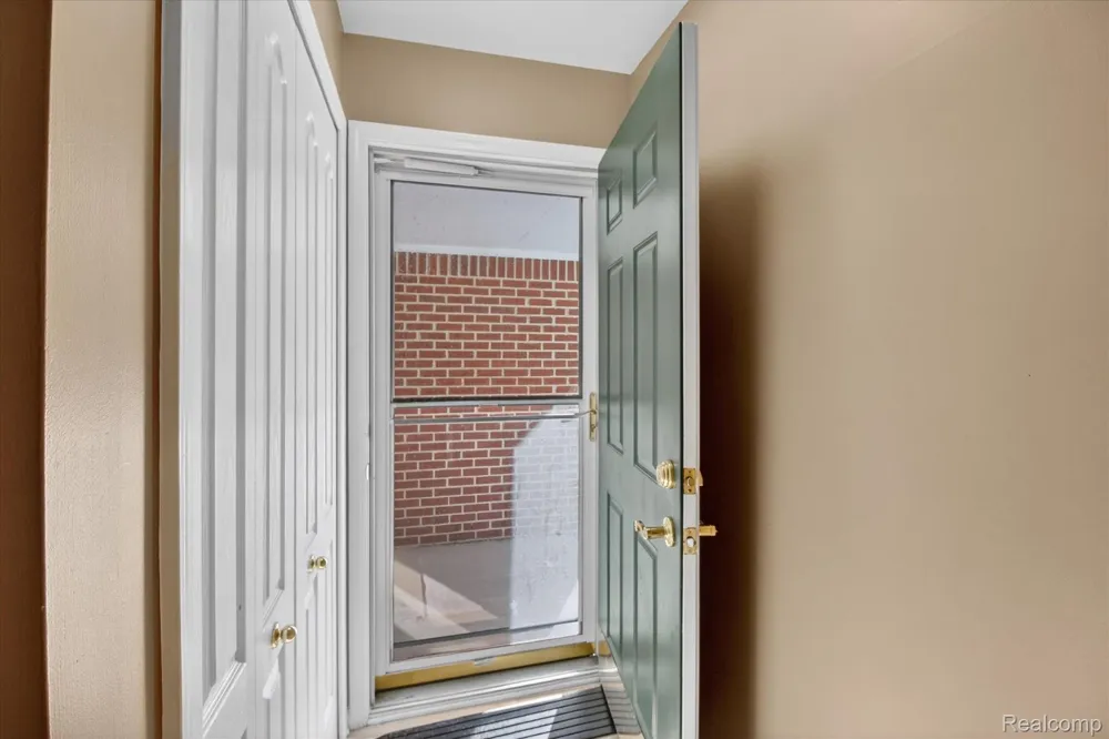 606 Shady Maple Drive Wixom City, MI 48393