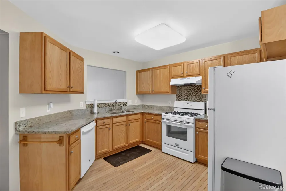 606 Shady Maple Drive Wixom City, MI 48393