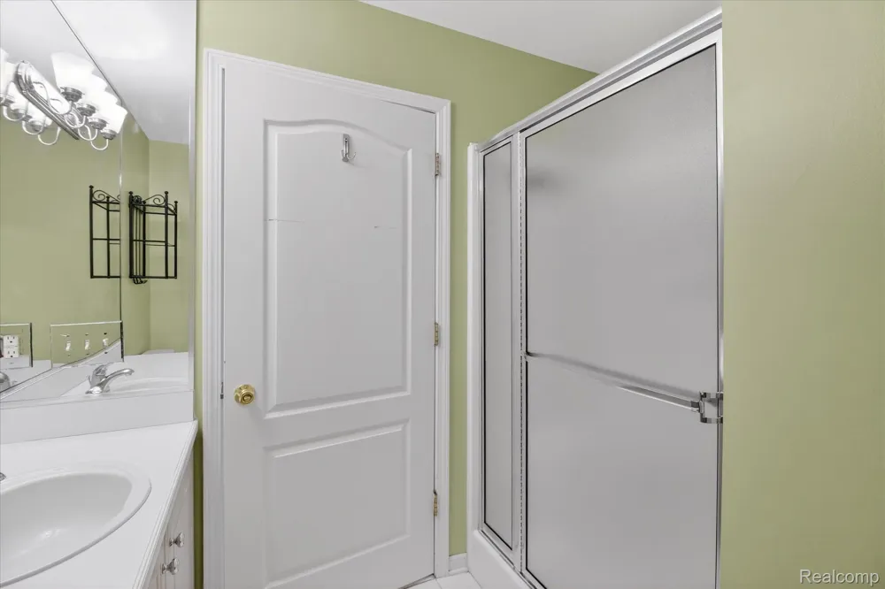606 Shady Maple Drive Wixom City, MI 48393