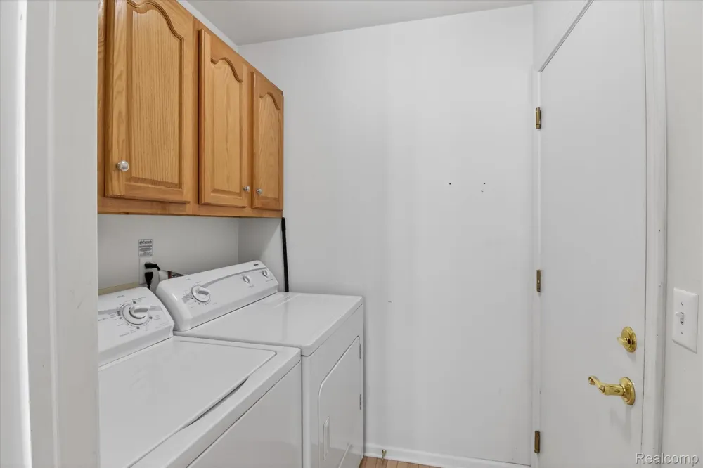 606 Shady Maple Drive Wixom City, MI 48393