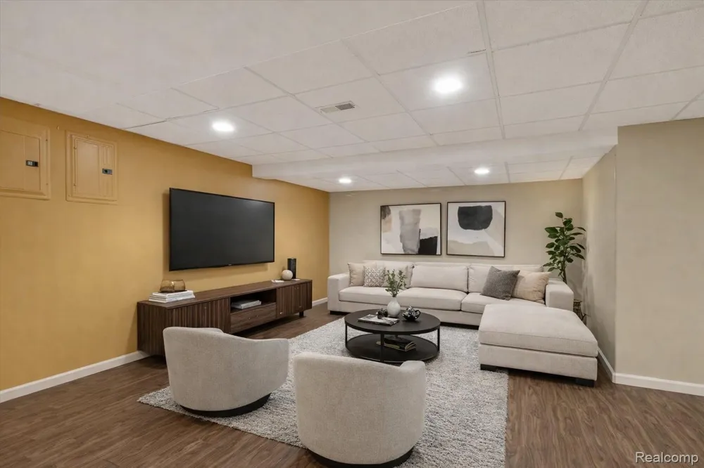 606 Shady Maple Drive Wixom City, MI 48393