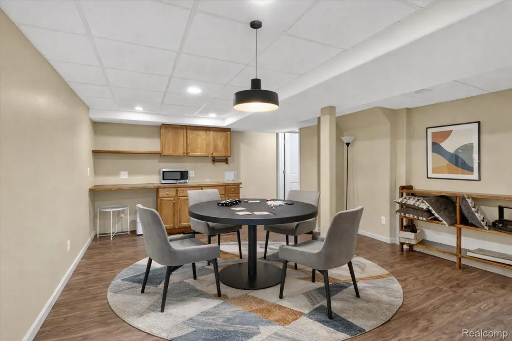 606 Shady Maple Drive Wixom City, MI 48393