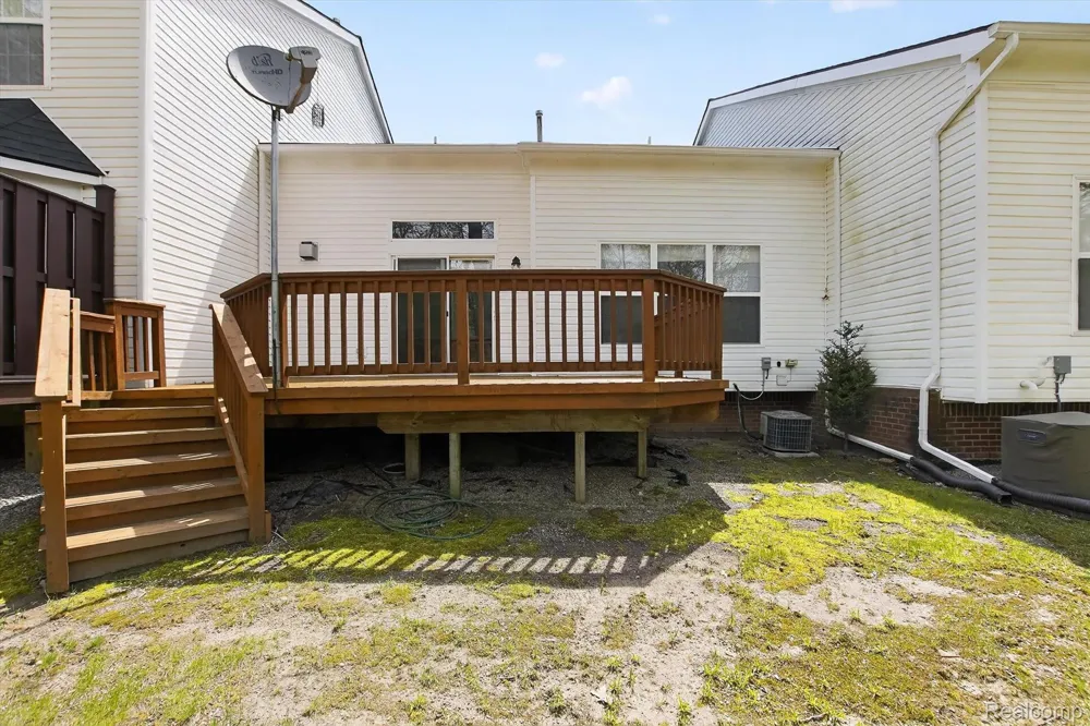 606 Shady Maple Drive Wixom City, MI 48393