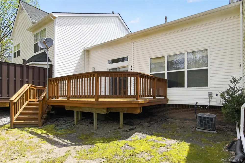606 Shady Maple Drive Wixom City, MI 48393