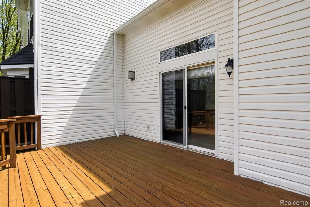 606 Shady Maple Drive Wixom City, MI 48393