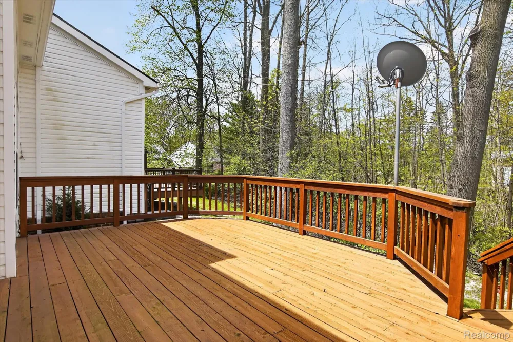 606 Shady Maple Drive Wixom City, MI 48393