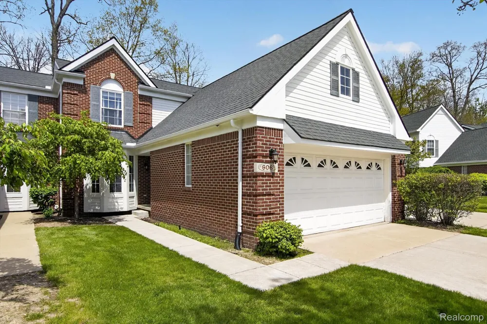 606 Shady Maple Drive Wixom City, MI 48393