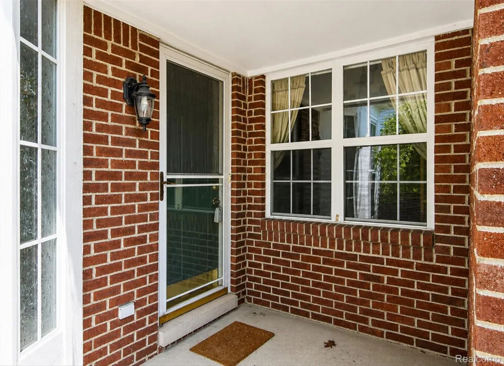 606 Shady Maple Drive Wixom City, MI 48393