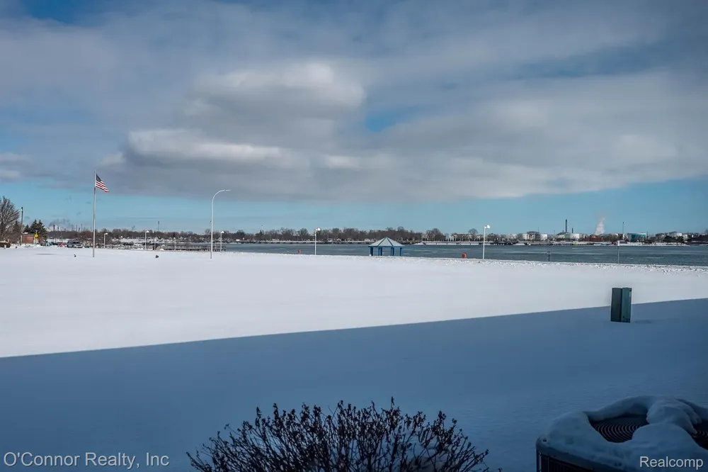 1660 River Road #53 Marysville City, MI 48040