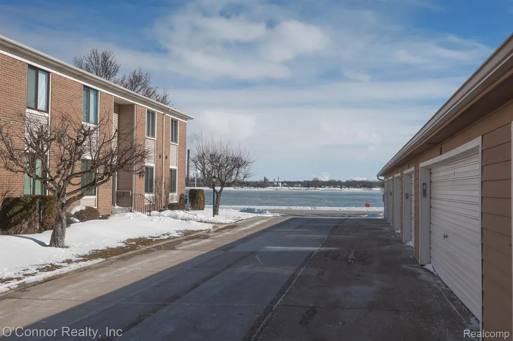1660 River Road #53 Marysville City, MI 48040