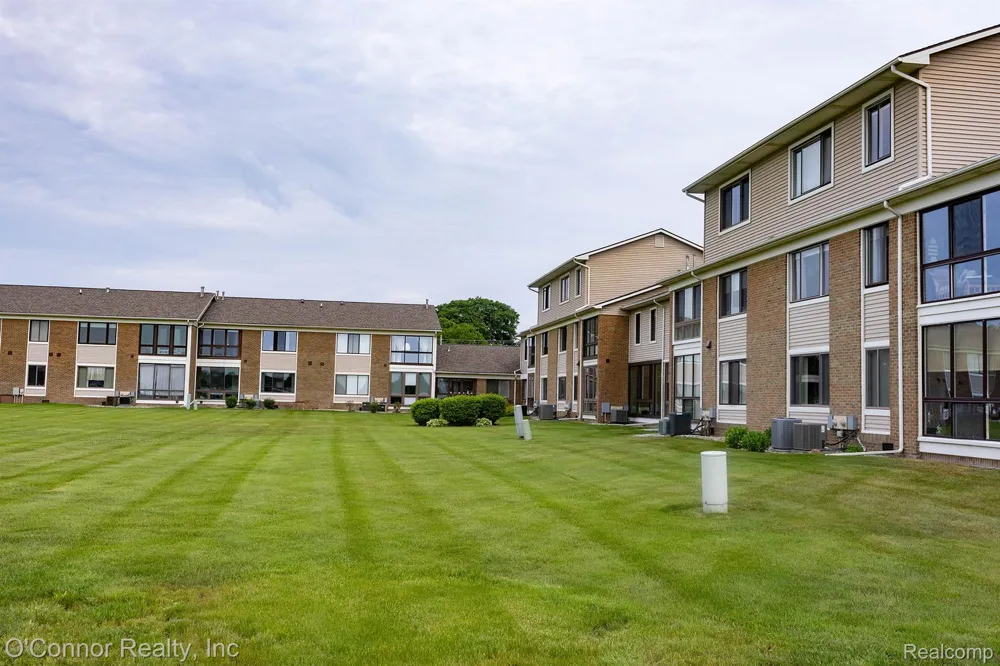 1660 River Road #53 Marysville City, MI 48040