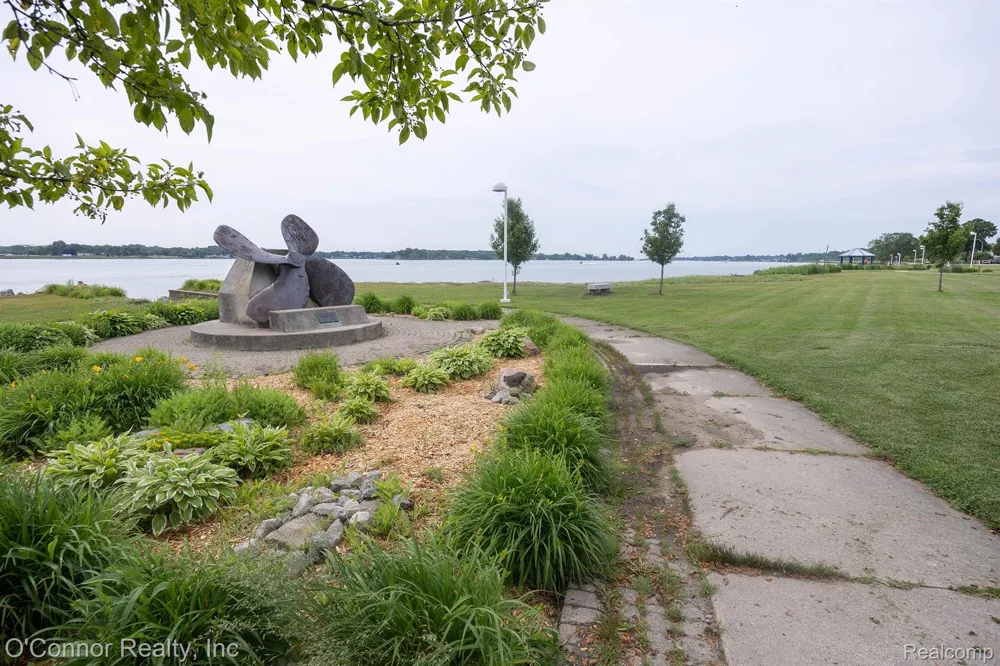 1660 River Road #53 Marysville City, MI 48040