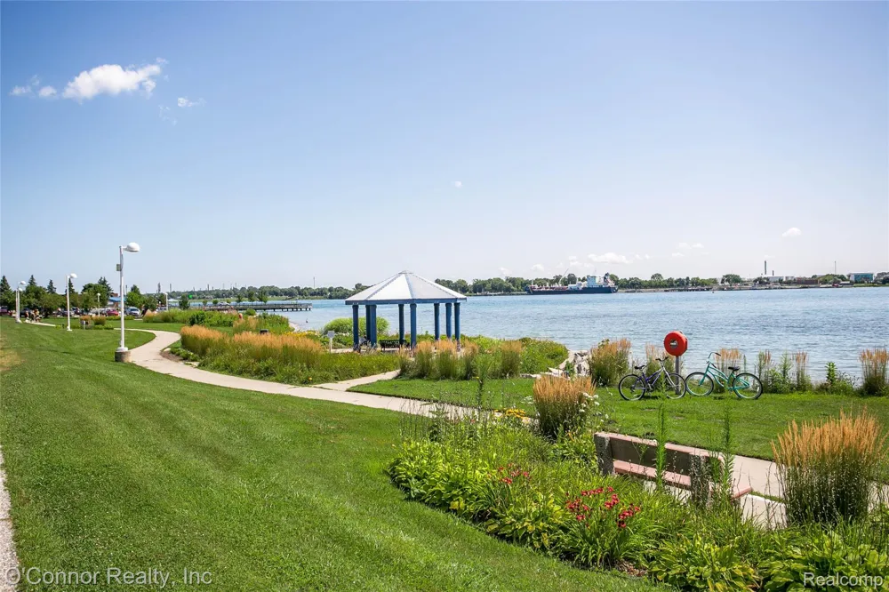 1660 River Road #53 Marysville City, MI 48040