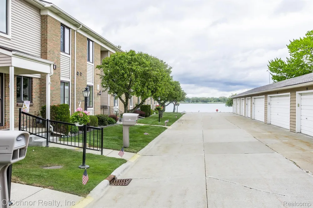 1660 River Road #53 Marysville City, MI 48040