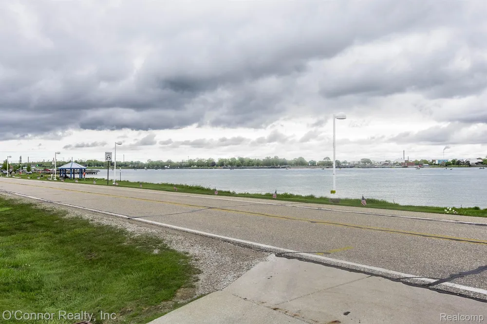 1660 River Road #53 Marysville City, MI 48040