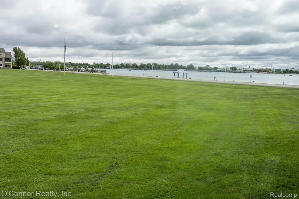 1660 River Road #53 Marysville City, MI 48040