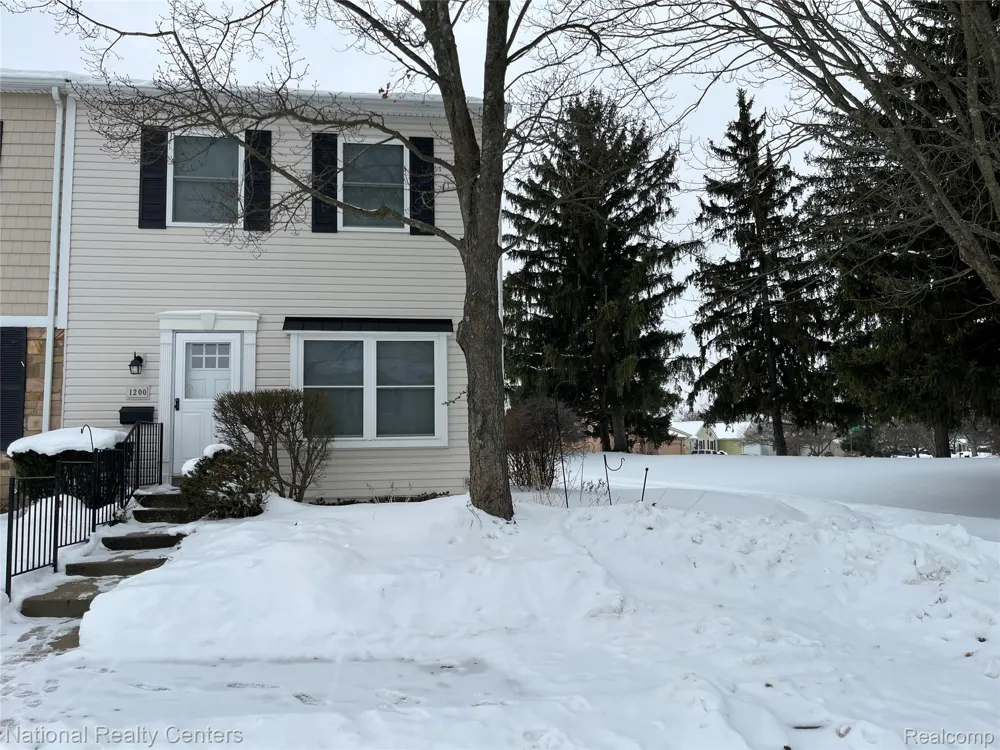 1200 Marseille Court