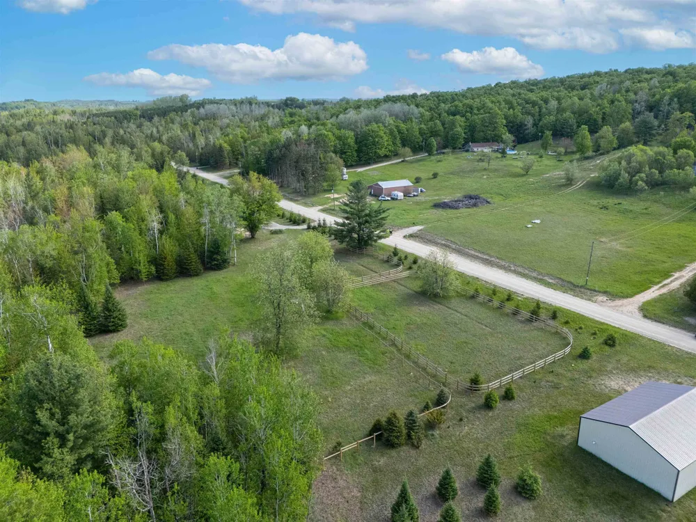 Bennett Road Acme Township, MI 49690