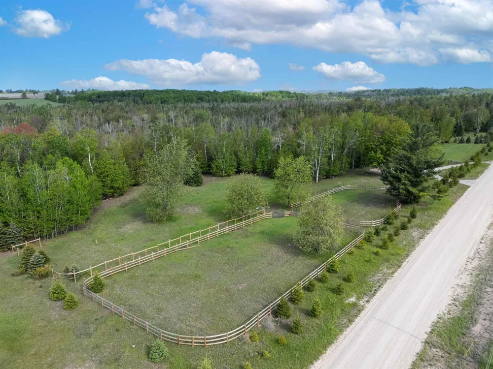Bennett Road Acme Township, MI 49690