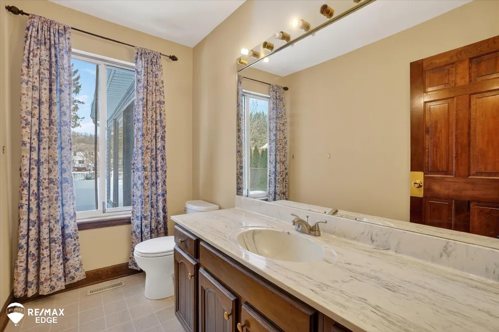 8454 Wesley Drive Flushing Charter Township, MI 48433