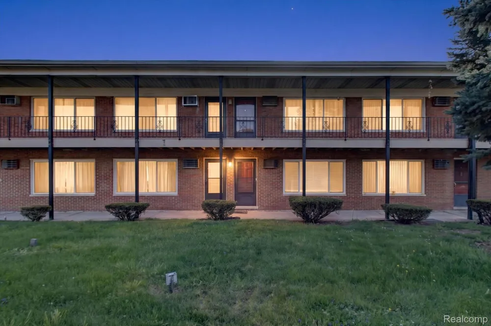 25301 5 Mile rd #109 Redford Charter Township, MI 48239