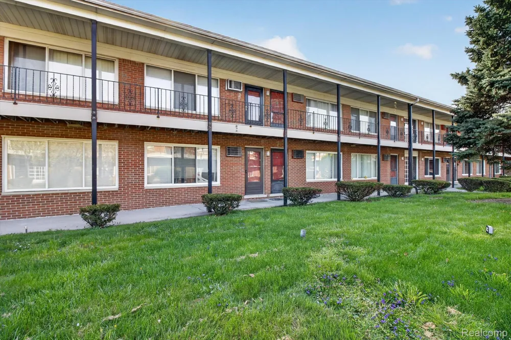 25301 5 Mile rd #109 Redford Charter Township, MI 48239