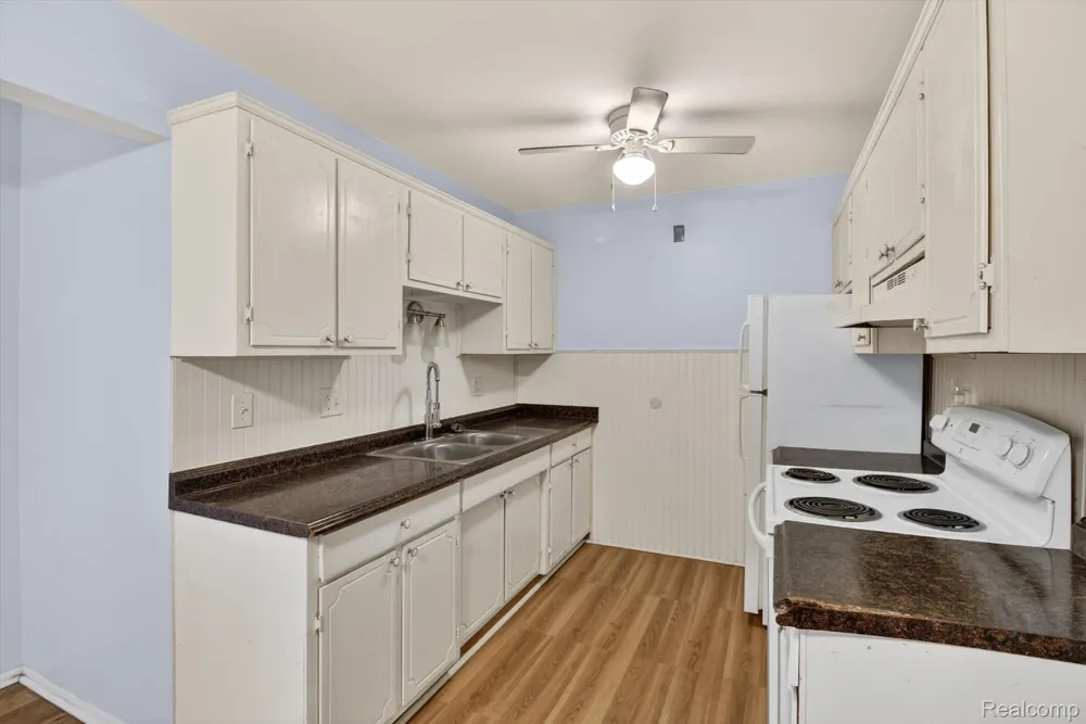 25301 5 Mile rd #109 Redford Charter Township, MI 48239