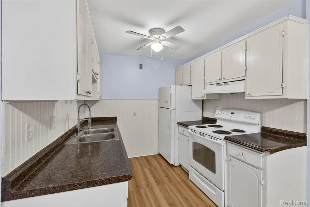 25301 5 Mile rd #109 Redford Charter Township, MI 48239