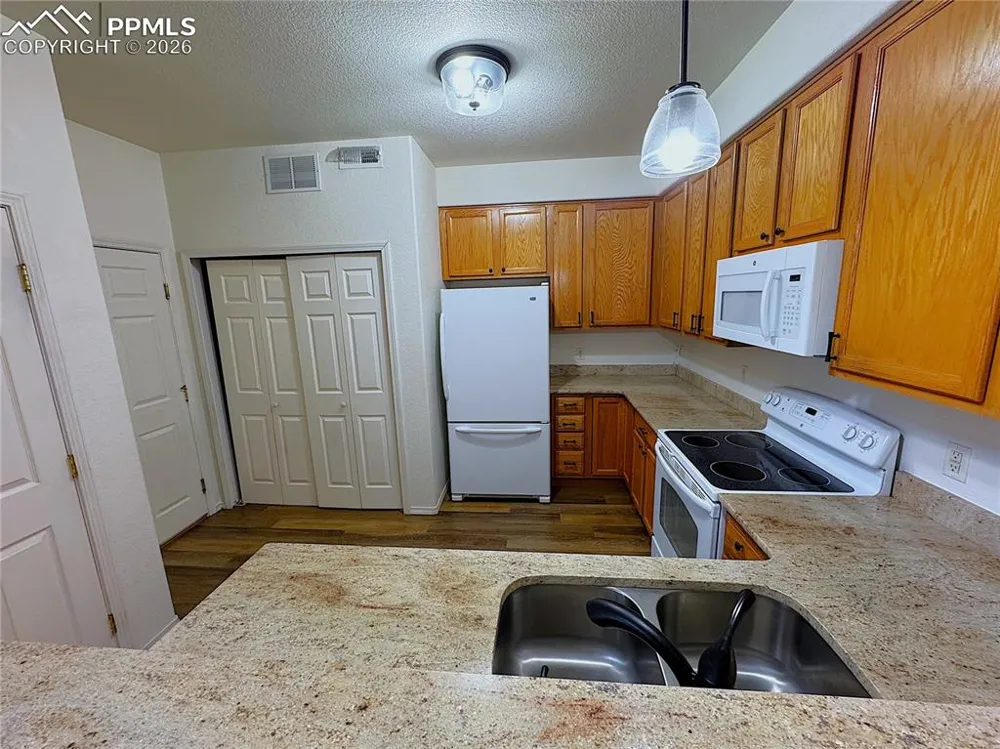 1231 Villa Grove Monument, CO 80132