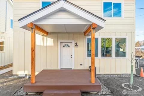 409 E Okanogan Avenue