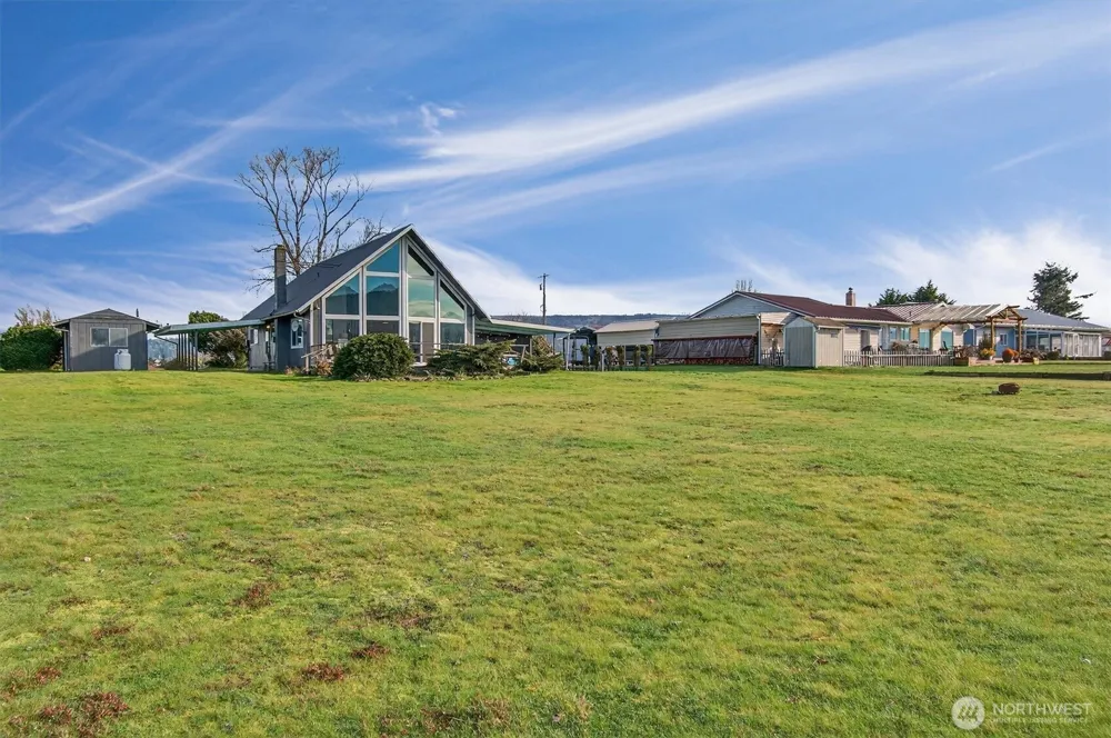 301 W Sunny Sands Cathlamet, WA 98612