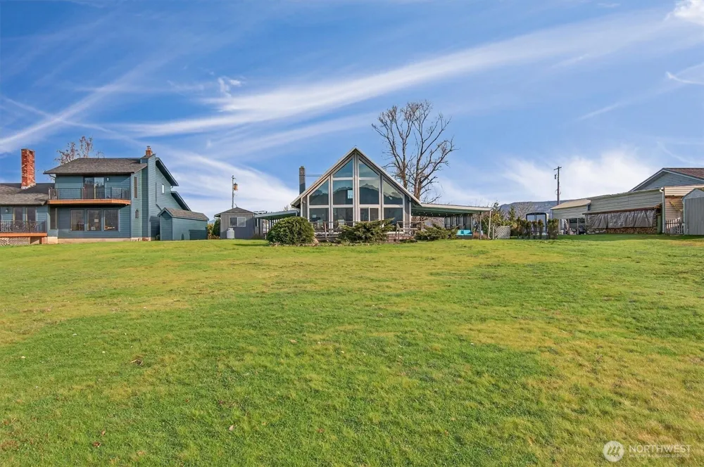 301 W Sunny Sands Cathlamet, WA 98612